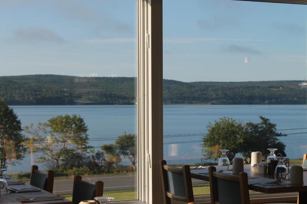 Cabot Trail Motel Baddeck Bagian luar foto