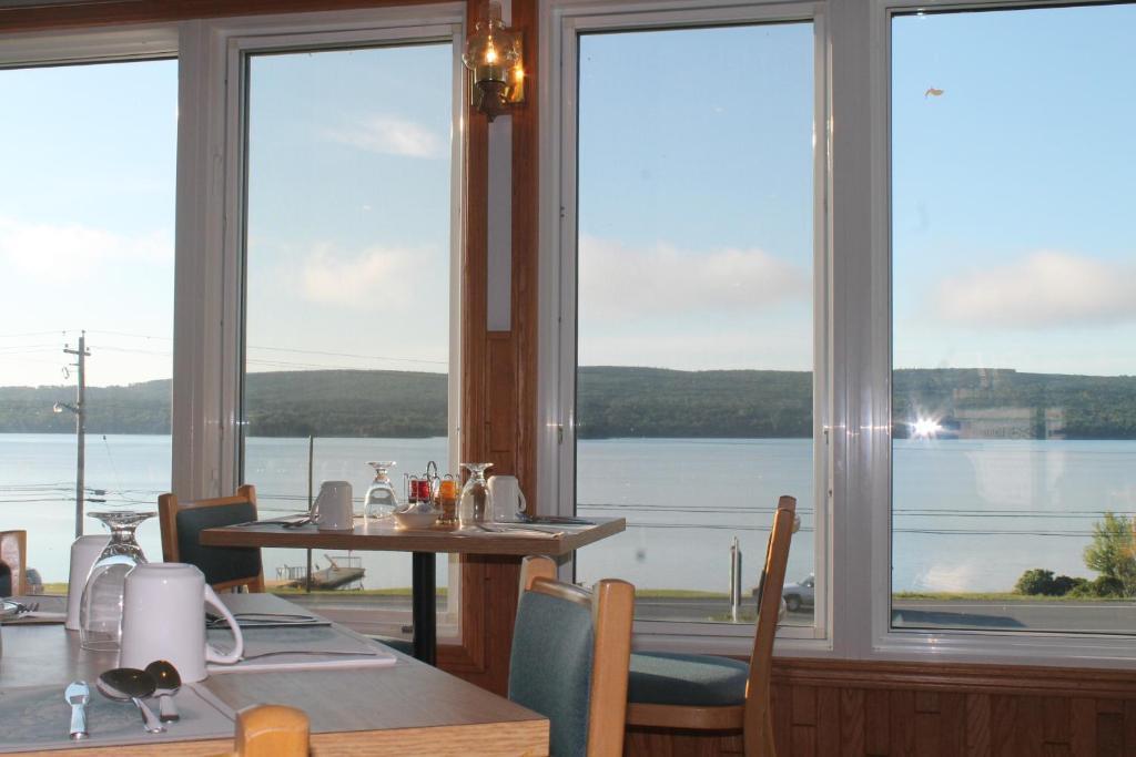 Cabot Trail Motel Baddeck Bagian luar foto
