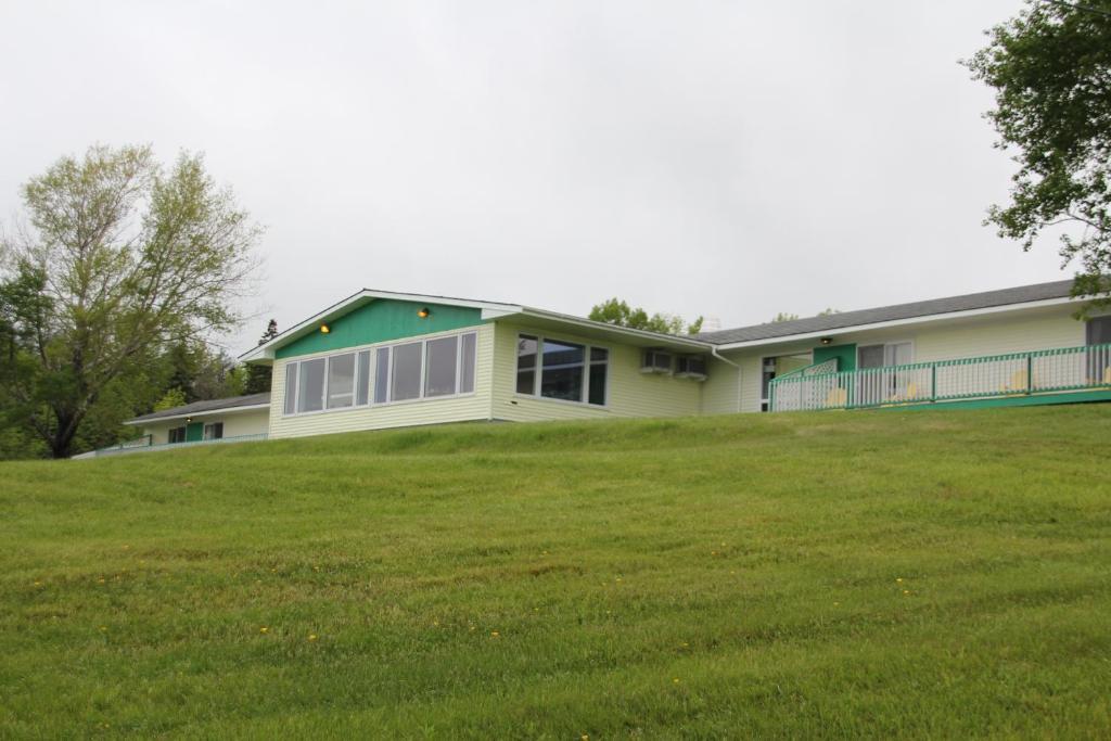 Cabot Trail Motel Baddeck Bagian luar foto