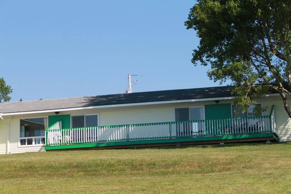 Cabot Trail Motel Baddeck Bagian luar foto